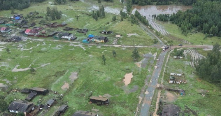Вода покинула затопленный после прорыва дамбы поселок в Челябинской области 