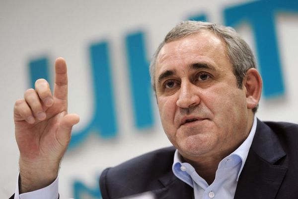 Зампредседателя Госдумы Сергей Неверов предложил отдать 9 млрд Захарченко Смоленску