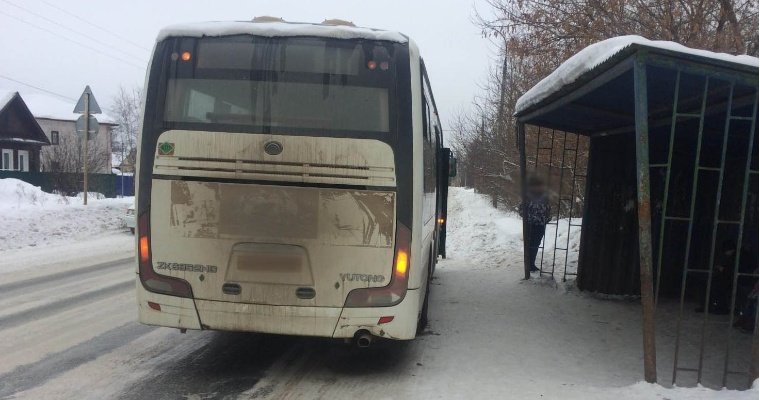 Автобус в Воткинске сбил школьника на остановке