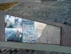 Вандалы-велосипедисты разбили табличку на памятнике детям-оружейникам в Ижевске