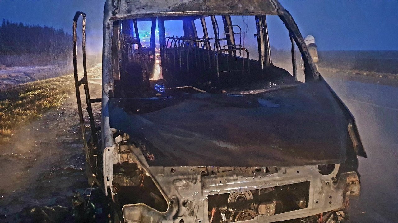 В Малопургинском районе на федеральной трассе сгорел пассажирский автобус