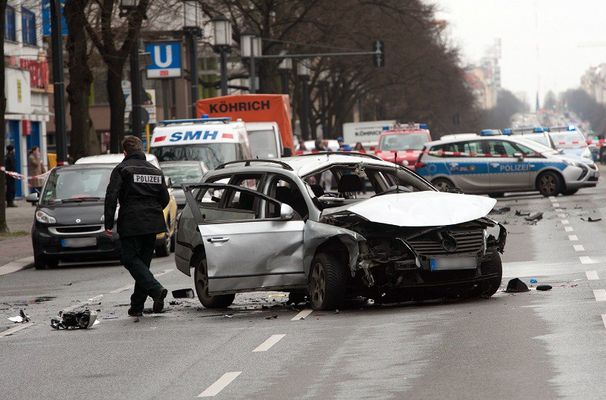Автомобиль с водителем взорвался в Берлине
