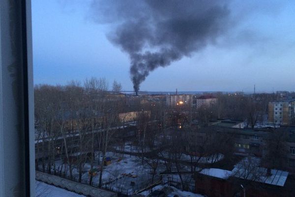 Какой завод в ижевске горит. Ижевск промзона. В Ижевске сгорела мусорка. ЧП на пойме Ижевска. Промзона Ижевск фото.