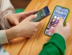 В салонах оператора связи заработали мини-офисы банка