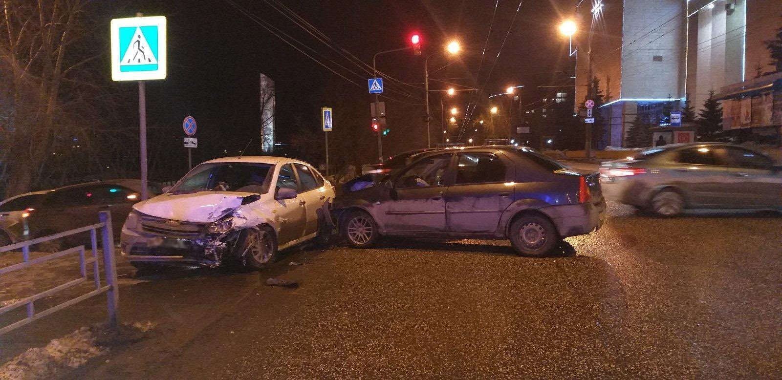 Двое детей получили травмы в аварии на улице Максима Горького в Ижевске