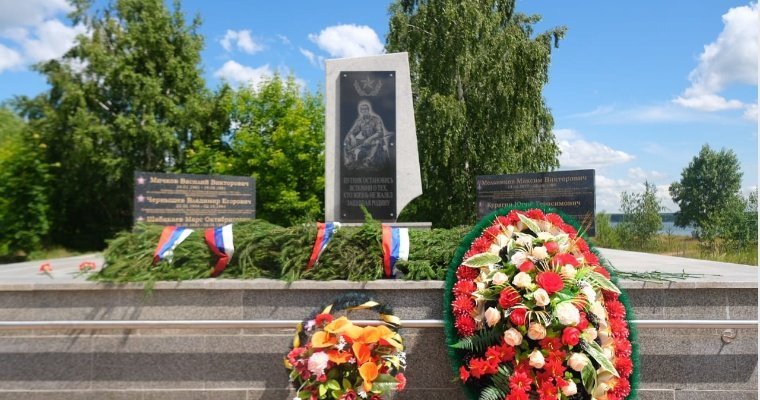 В Камбарке установили мемориальные плиты с именами погибших в военных конфликтах