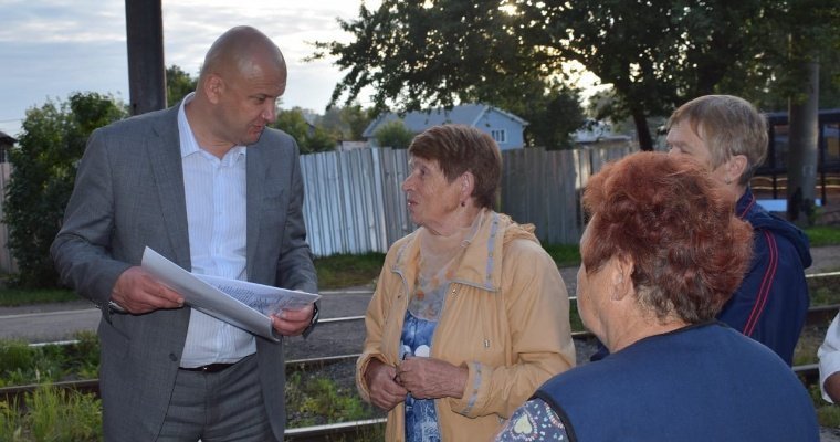 Олег Гарин вместе с жителями осмотрел проблемные участки дорог на Восточном поселке Ижевска