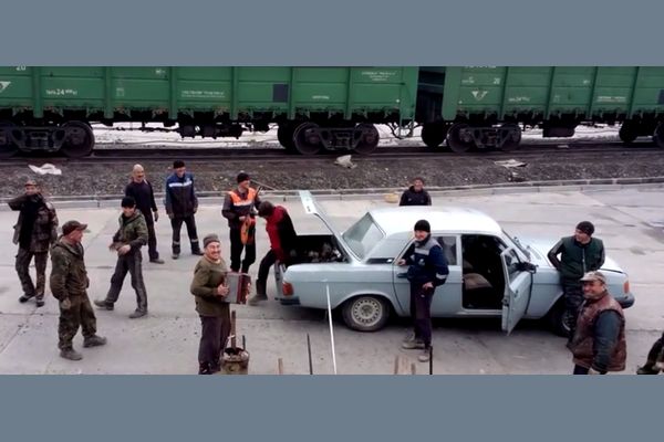 В Башкирии сняли видео поездки целой бригады из 18 человек на автомобиле «Волга»