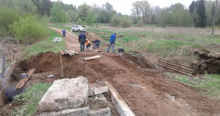 Разрушенный переезд в Воткинском районе засыплют песком и гравием