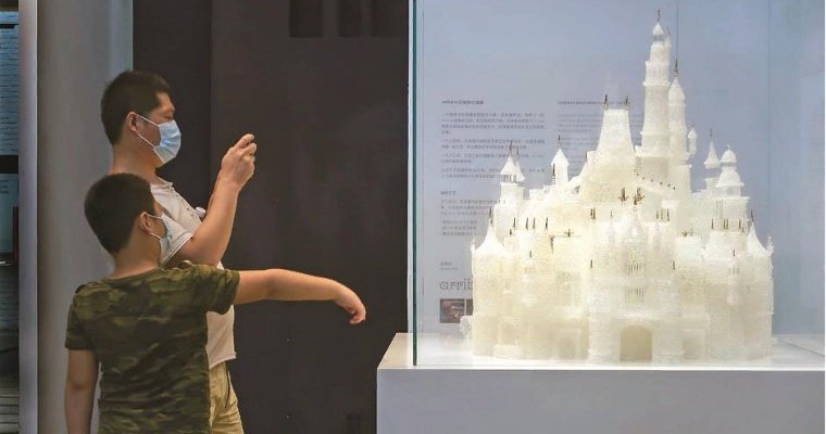 В Шанхае дети разбили замок из стекла стоимостью 65 тыс долларов