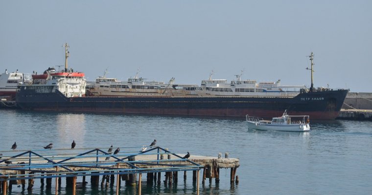 Российский тяжелоатлет сдвинул с места судно весом в 5 тысяч тонн