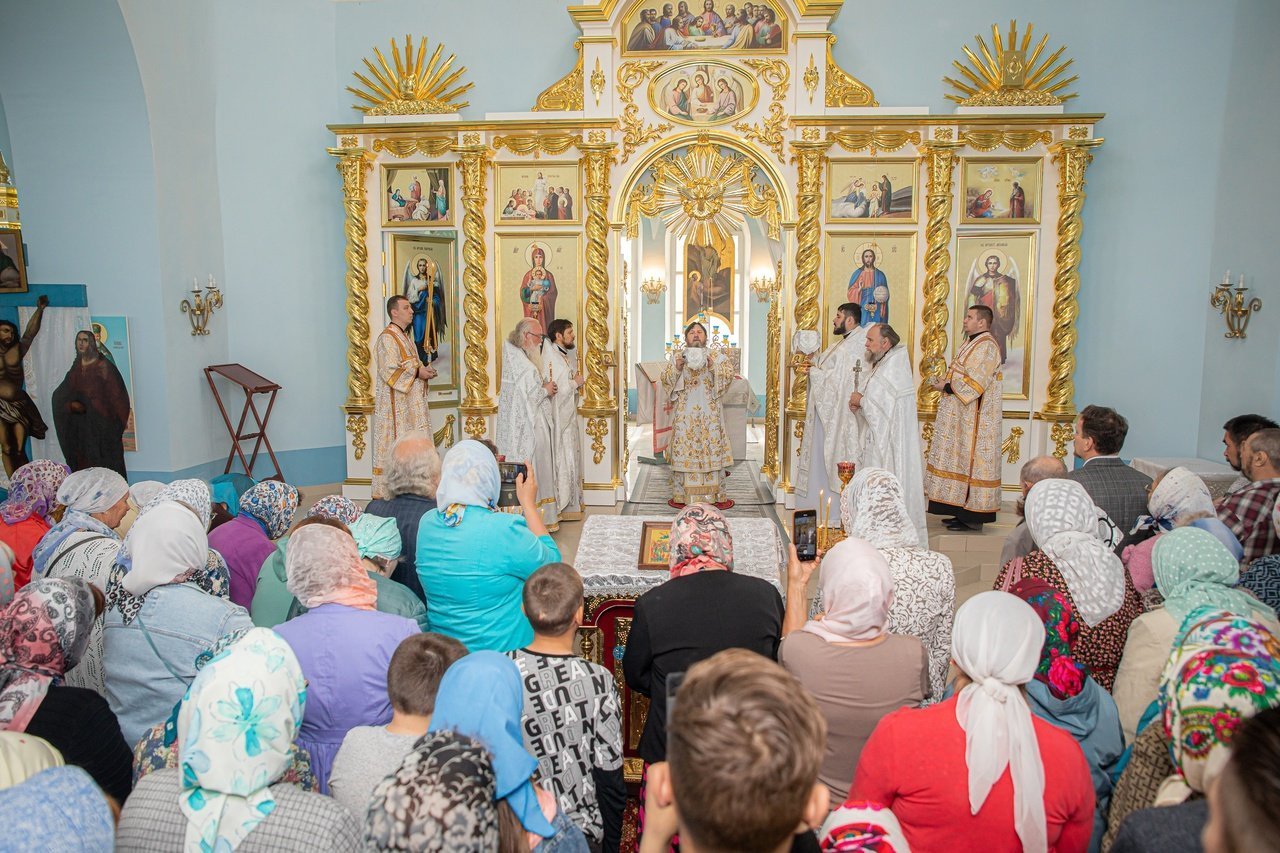 В отреставрированном храме Вознесения Господня в Вавожском районе освятили центральный престол