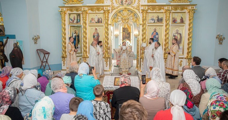 В отреставрированном храме Вознесения Господня в Вавожском районе освятили центральный престол