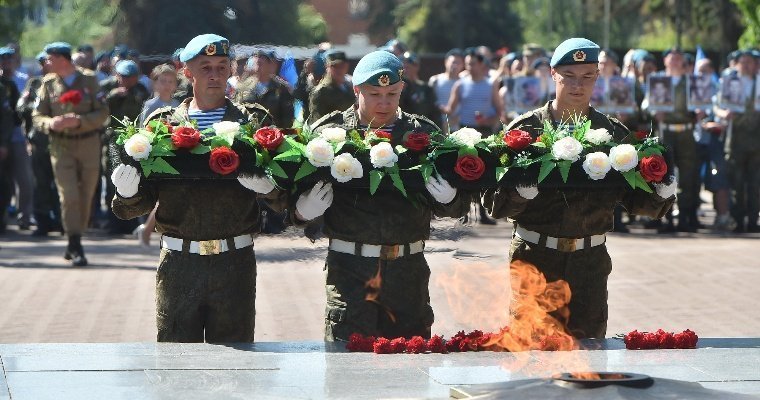 Александр Бречалов поздравил десантников Удмуртии с днём ВДВ