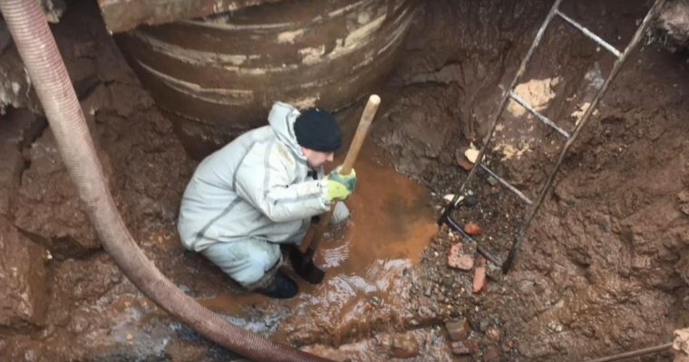 В Воткинске откачали воду на месте порыва на водопроводе 