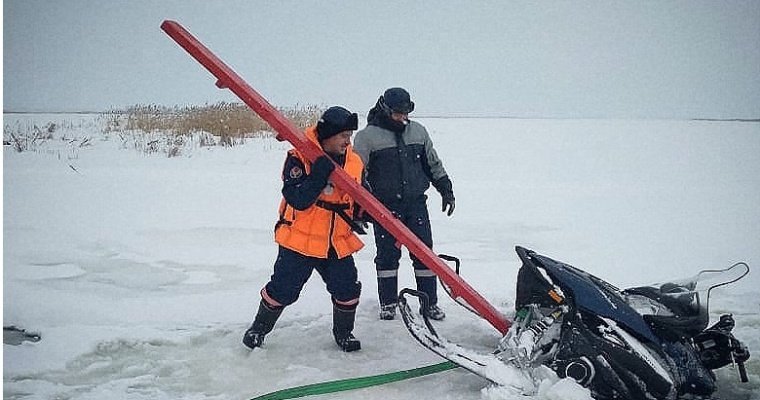 В Удмуртии на Каме под лёд провалился снегоход с людьми