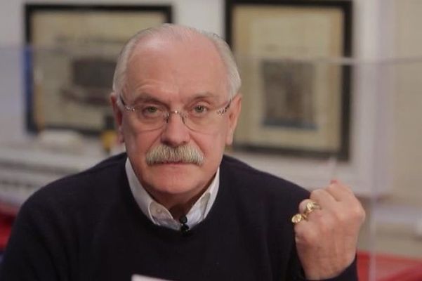 Режиссер Никита Михалков написал открытое письмо жене первого президента России Наине Ельциной