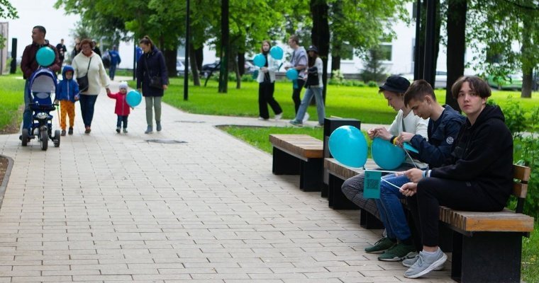 Партия “Новые люди” в Ижевске раскрасила праздник в бирюзовый цвет
