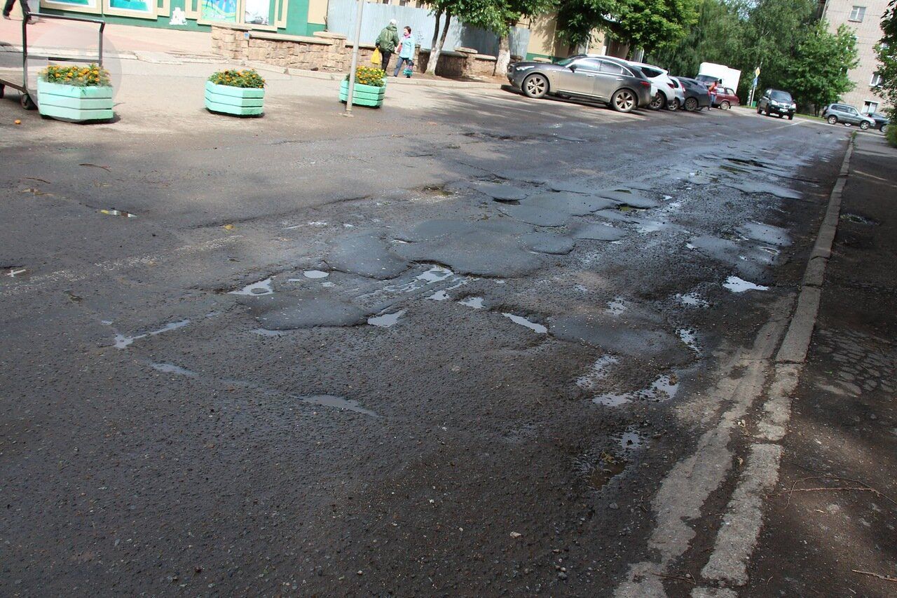 Служба благоустройства Ижевска заплатит штраф в 100 000 рублей за некачественное содержание дорог 