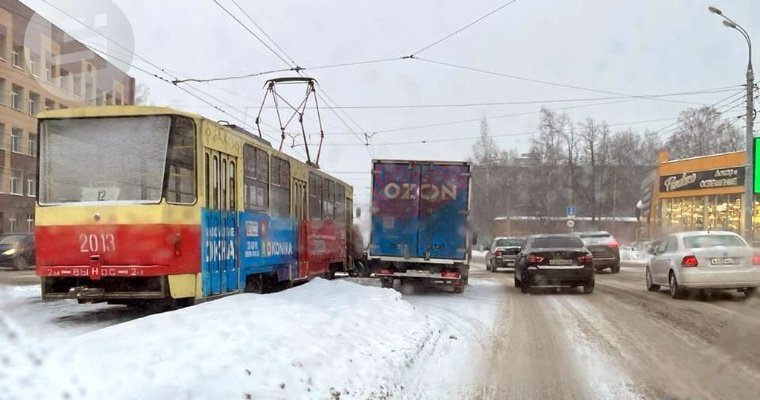 В Ижевске больше часа трамваи не идут по улице Ленина из Автозавода в сторону центра
