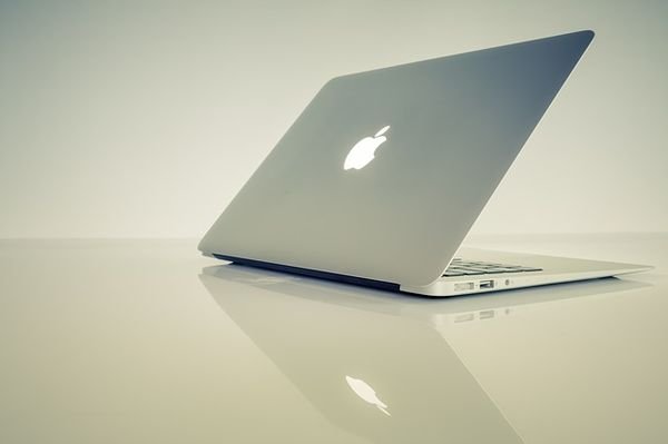 Apple запатентовала гнущийся смартфон