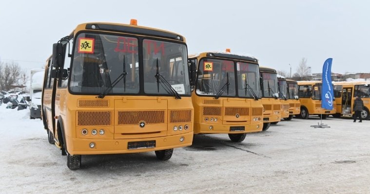 Школы Удмуртии получили 25 новых автобусов