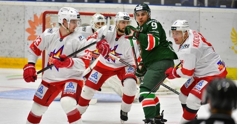 Хоккеисты «Ижстали» в выездном матче обыграли казанский «Барс»