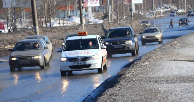 Покупка иномарки районной администрацией в Удмуртии, отношение россиян к женщинам-таксистам и сожжение машин во французском Лионе: что произошло минувшей ночью