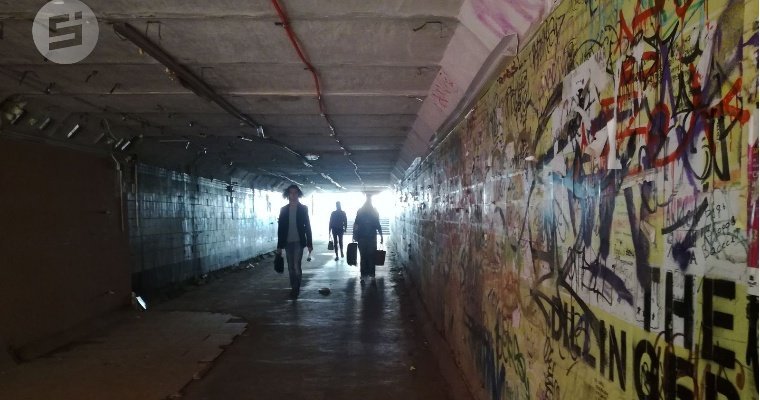 Антивандальные светильники разбили в подземном переходе у УдГУ в Ижевске
