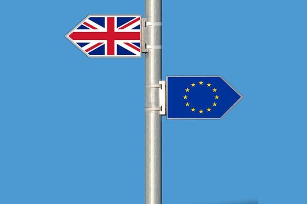 Британские депутаты разрешили начать Brexit