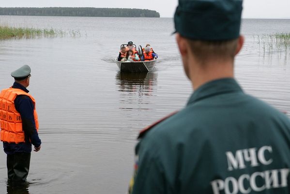 Спасатели обнаружили тело 14-ого погибшего ребенка на Сямозере в Карелии