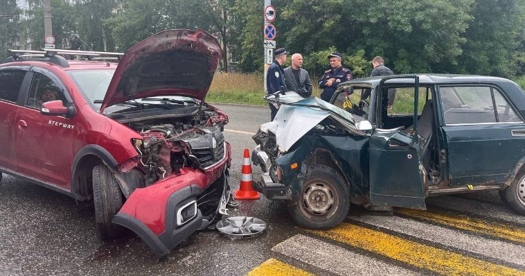 В ДТП на перекрестке улиц Холмогорова и Удмуртской в Ижевске погибла девушка 