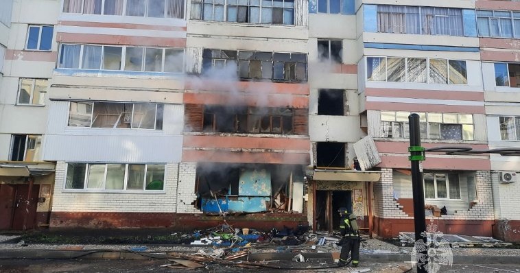 В Нижнекамске от взрыва газа в пятиэтажке пострадали два человека 