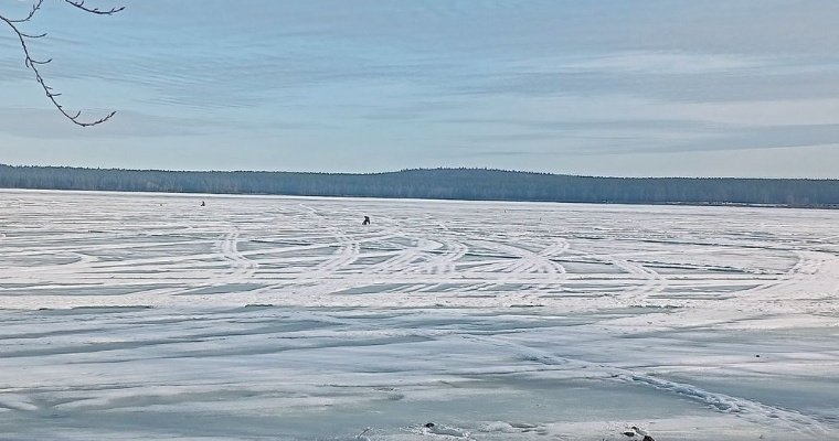 С 12 апреля на лёд Воткинского пруда выходить будет запрещено