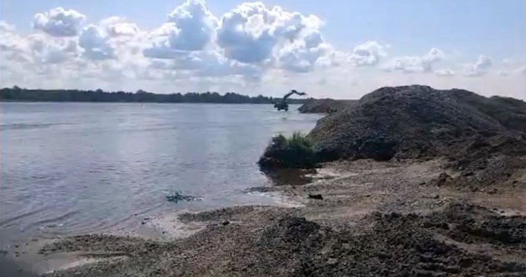 Выемка грунта со дна реки ограничила доступ к пляжу в селе Нечкино на Каме