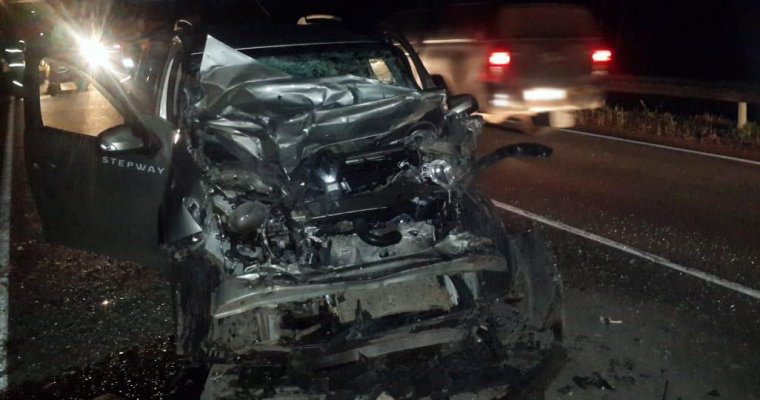 Водитель легковушки погиб в аварии с фурой в Удмуртии