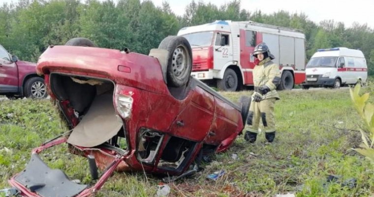 «ВАЗ» перевернулся на трассе в Удмуртии
