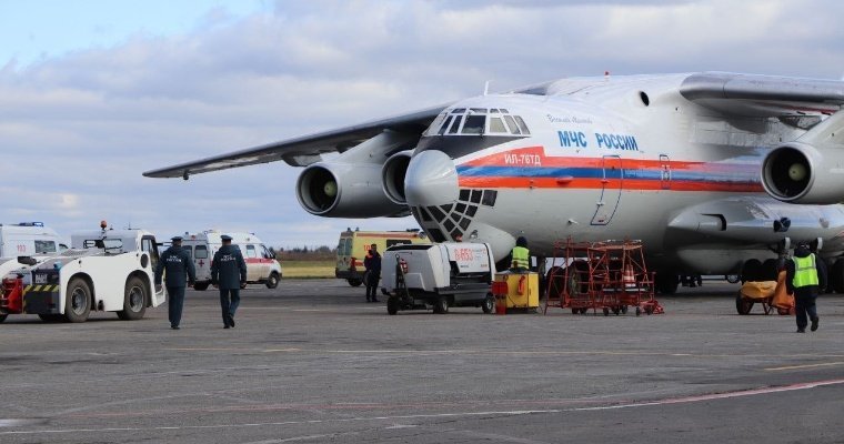 Самолет МЧС России вылетел в Москву с пострадавшими при стрельбе в школе Ижевска