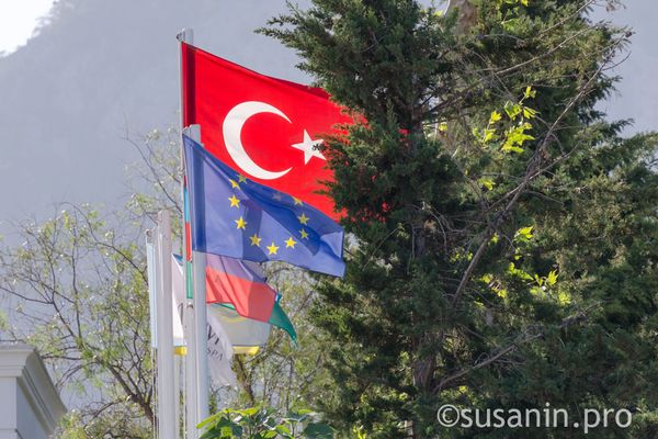 Сотни своих военных уволили власти Турции в частях НАТО
