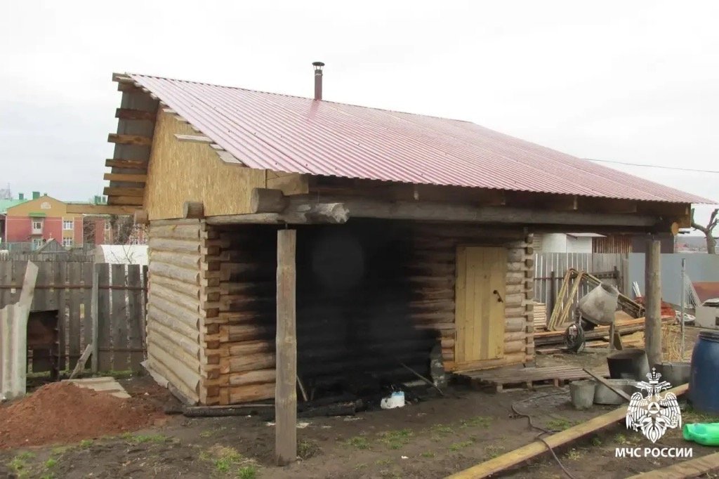 Оставленная в пластиковом ведре зола привела к пожару в Удмуртии