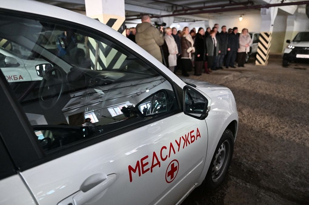 Новые санитарные машины получили больницы Удмуртии