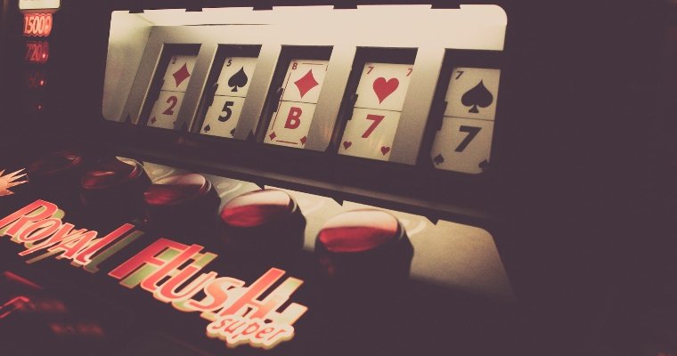 Четверо ижевчан подозреваются в незаконном проведении азартных игр на улице Красноармейской