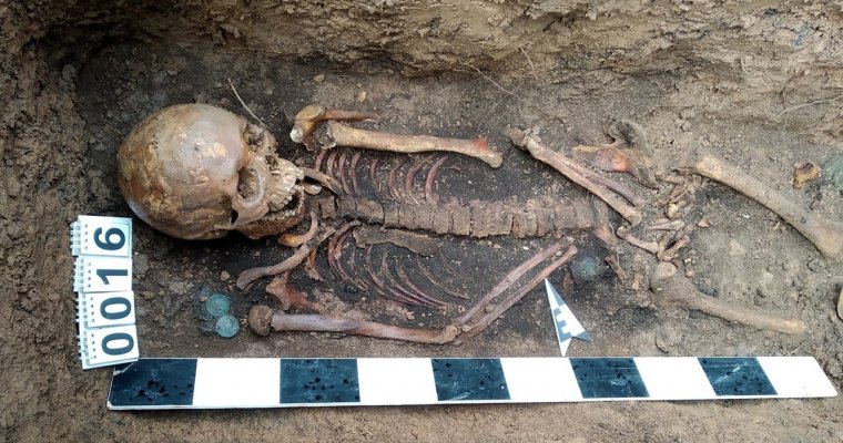Археологи провели спасательные работы на двухсотлетнем могильнике в Шаркане
