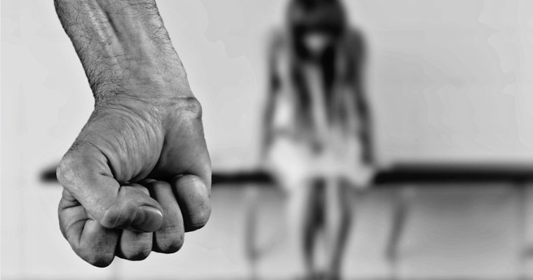 Жителю Ижевска грозит до 6 лет колонии за изнасилование племянницы