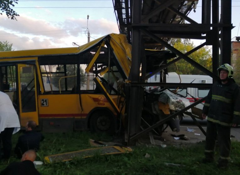 Водитель въехавшего в опору автобуса в Ижевске перерабатывал смены