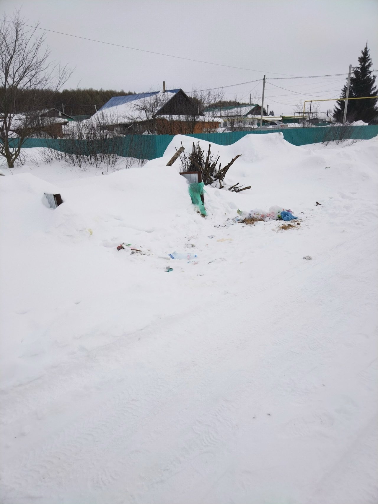 В Грахово временно перенесли мусорные контейнеры из-за распутицы