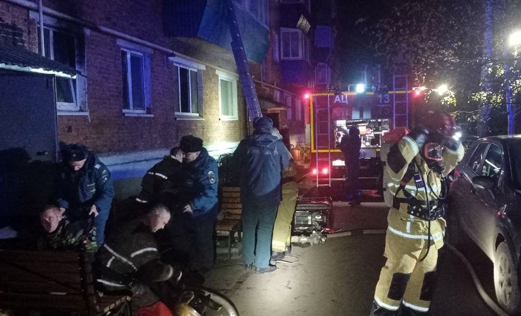 Пожарные в Сарапуле спасли из пятиэтажки 29 человек