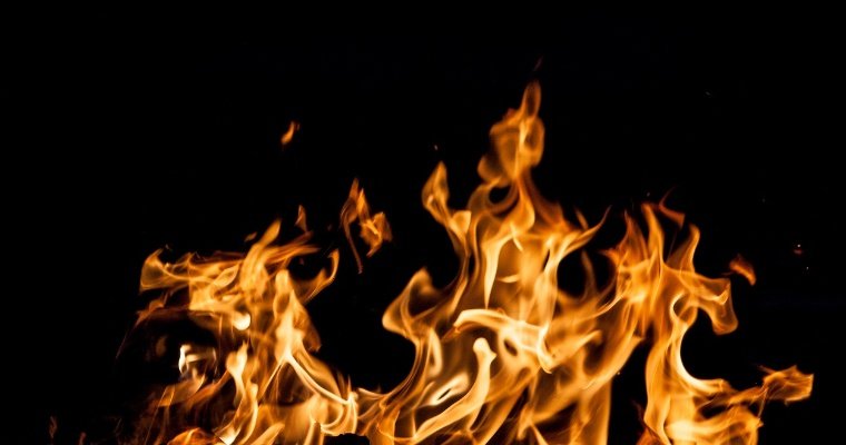 Сотрудники Госавтоинспекции в Ижевске спасли мужчину в загоревшемся доме