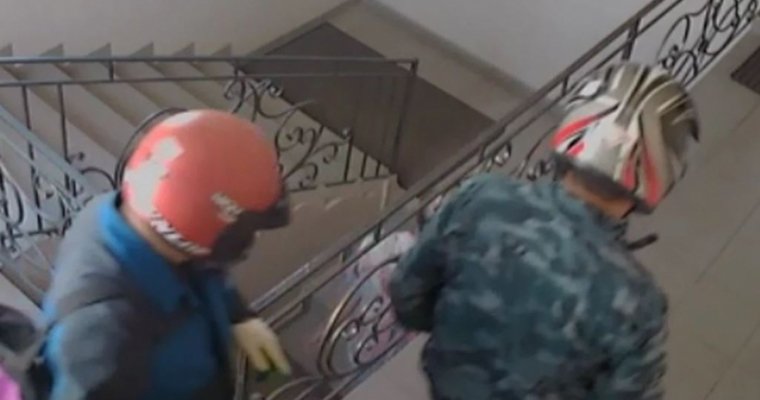 В Ижевске ищут мотошлемы напавших на офис банка в ТЦ «Кит»