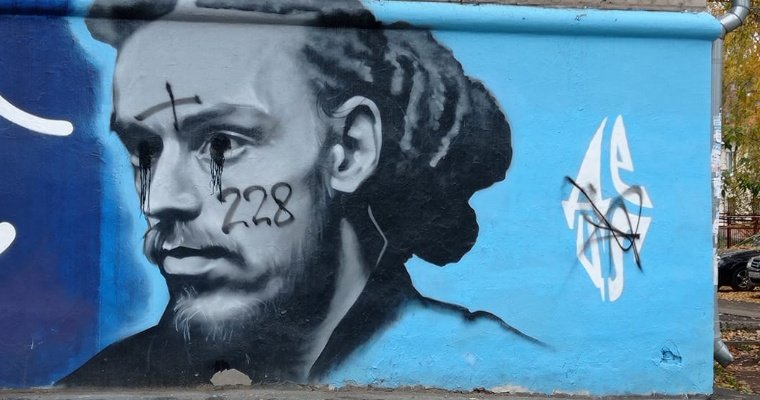 В Ижевске восстановят испорченное вандалами граффити Децлу 